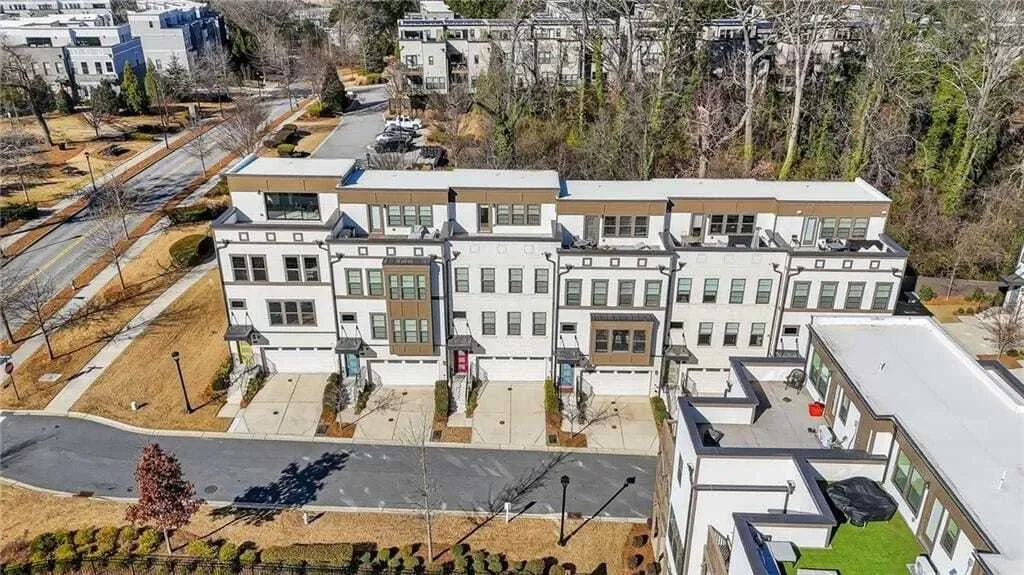 Exterior photo 7