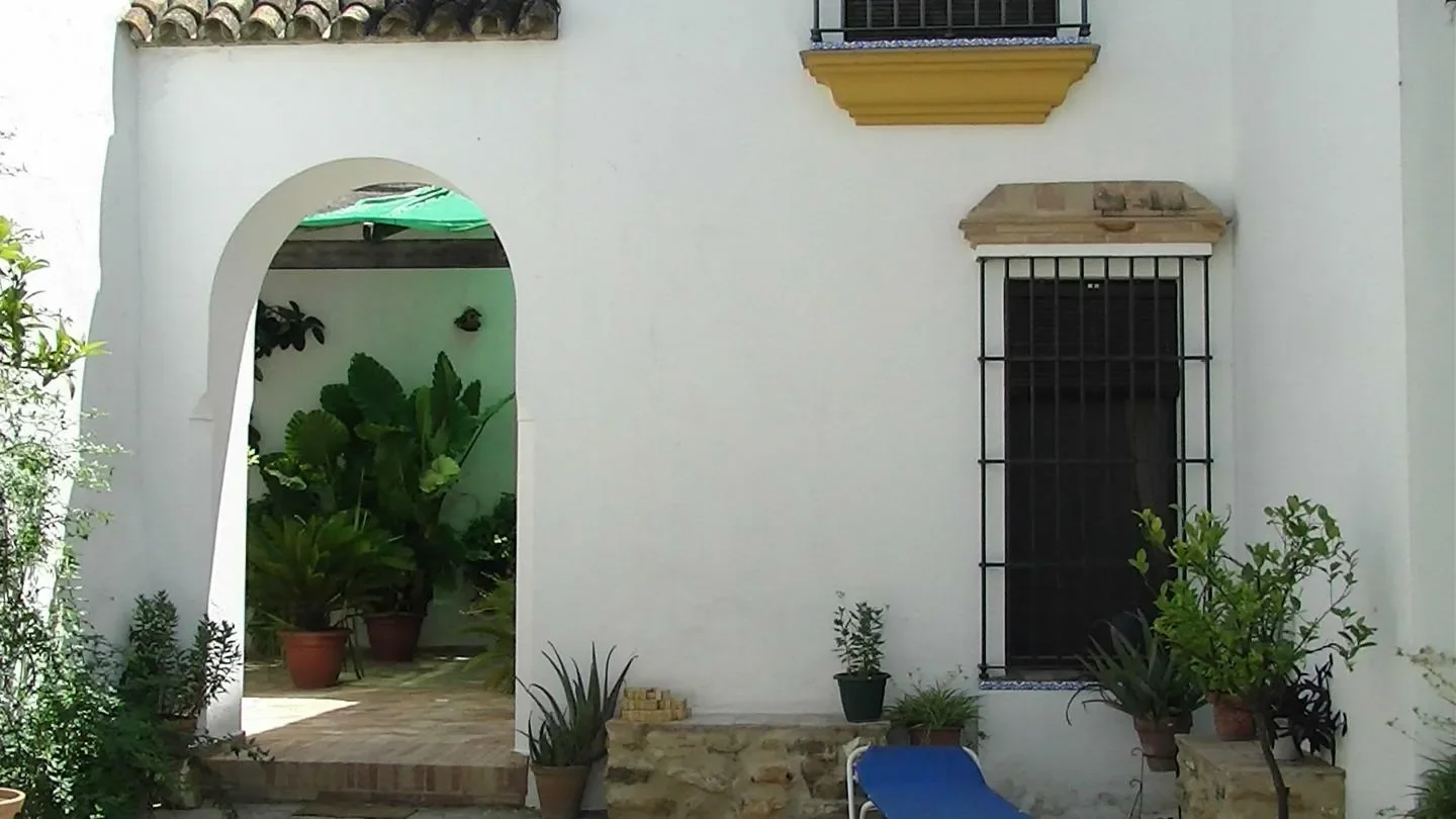 Exterior photo 3