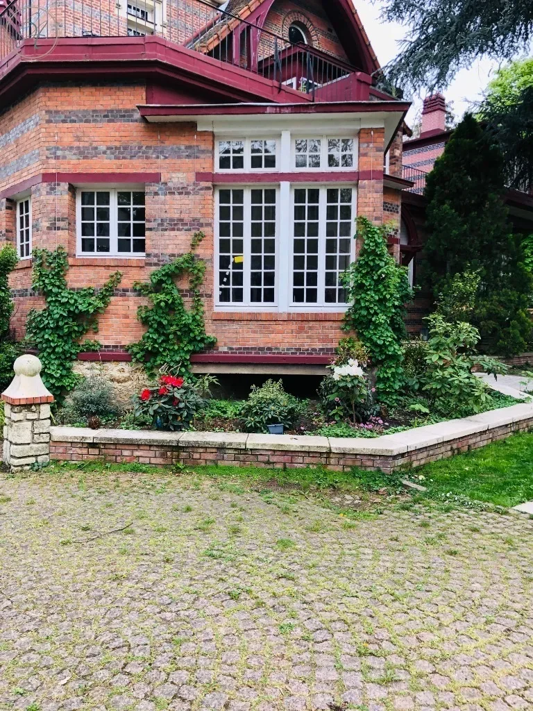Rueil-Malmaison, Île-de-France, France. - Photo 5
