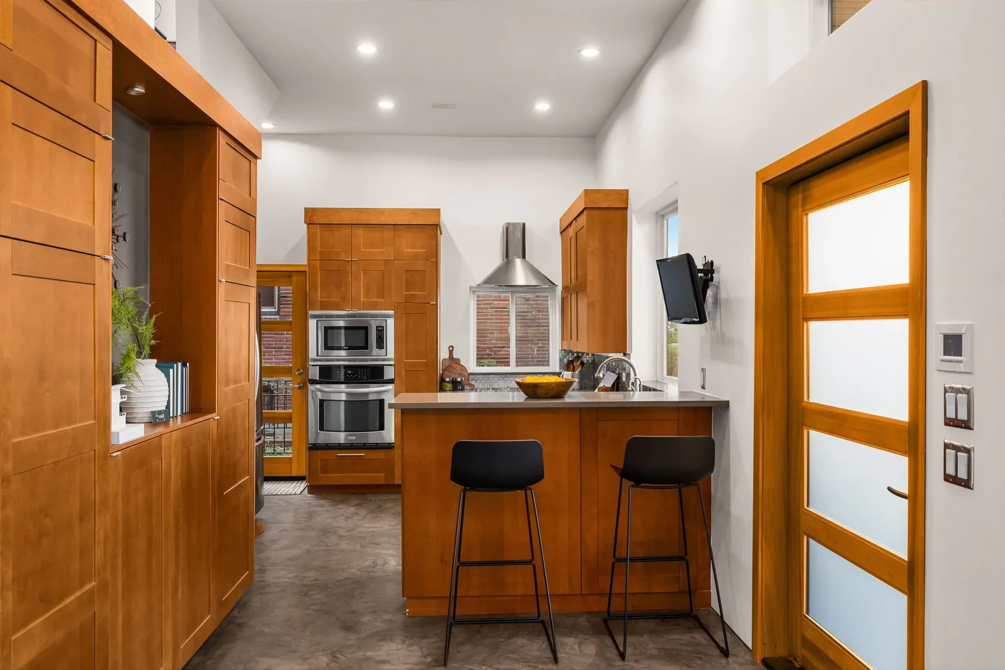 3925 48th Ave S , Seattle, WA 98118, Seattle, Washington, United States. - Photo 1