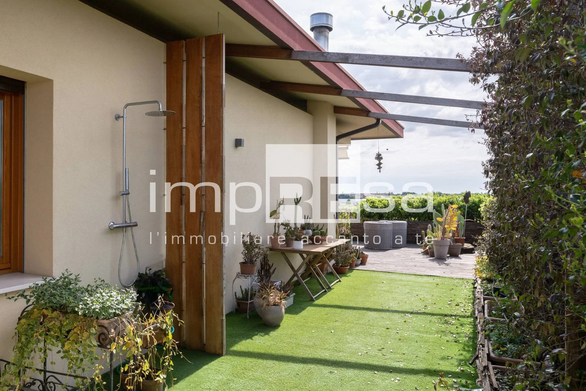 Exterior photo 7
