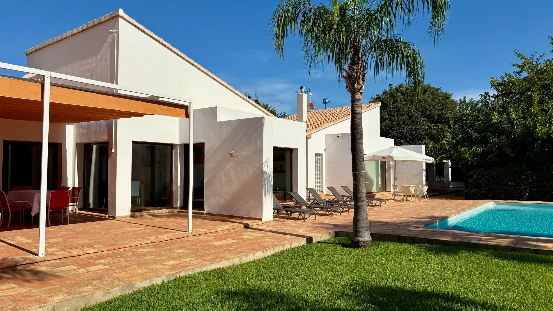 Exterior photo 9