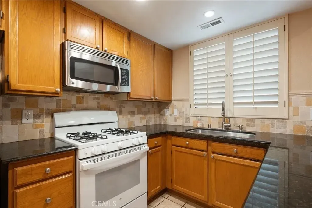 482 S Madison Avenue 1, Altadena, California, United States. - Photo 14