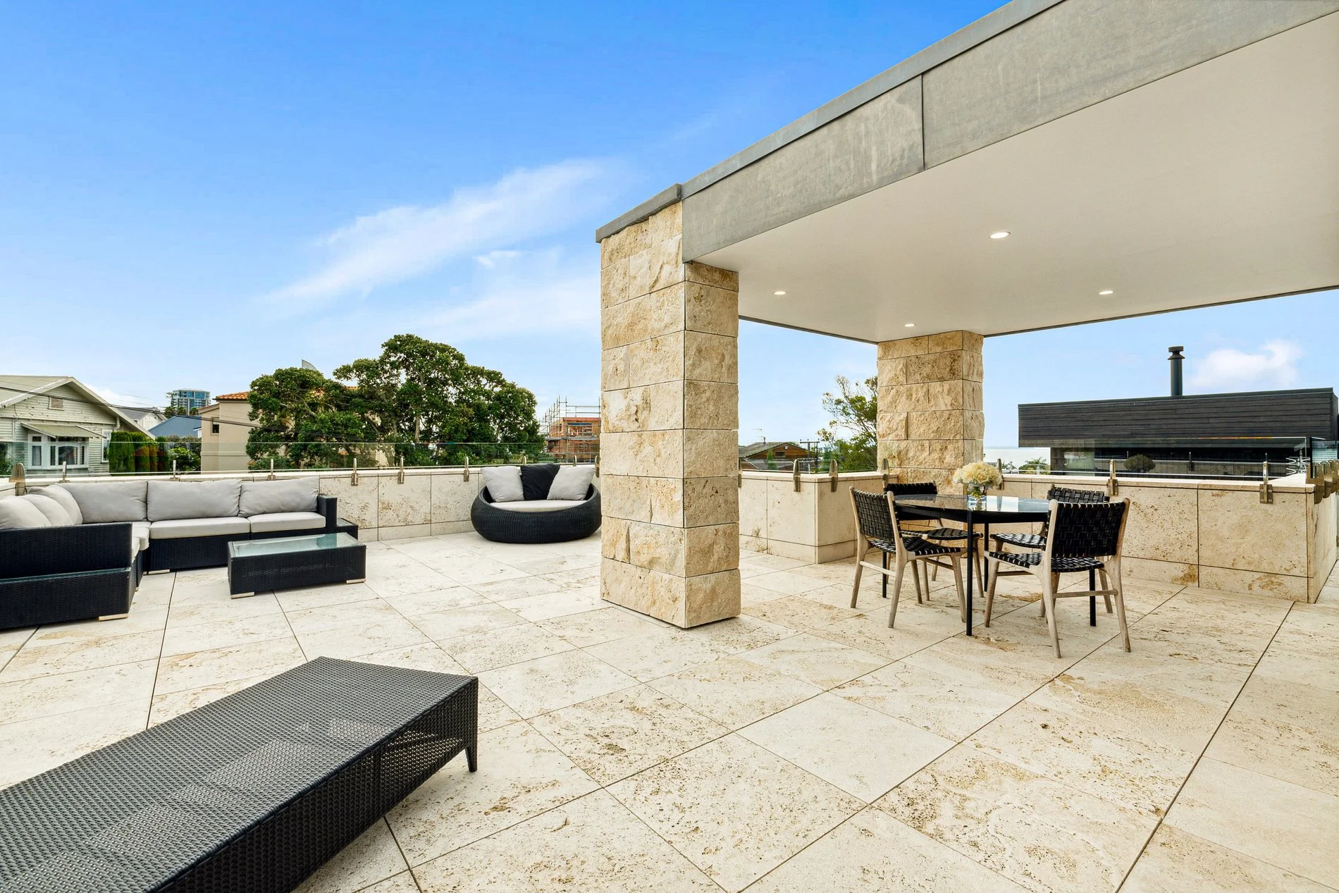Exterior photo 4