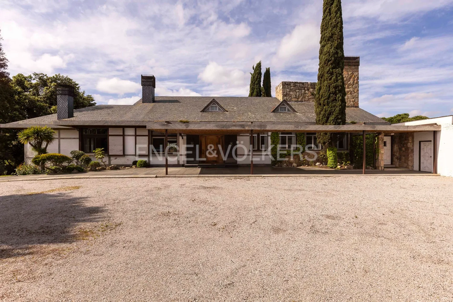 Exterior photo 10