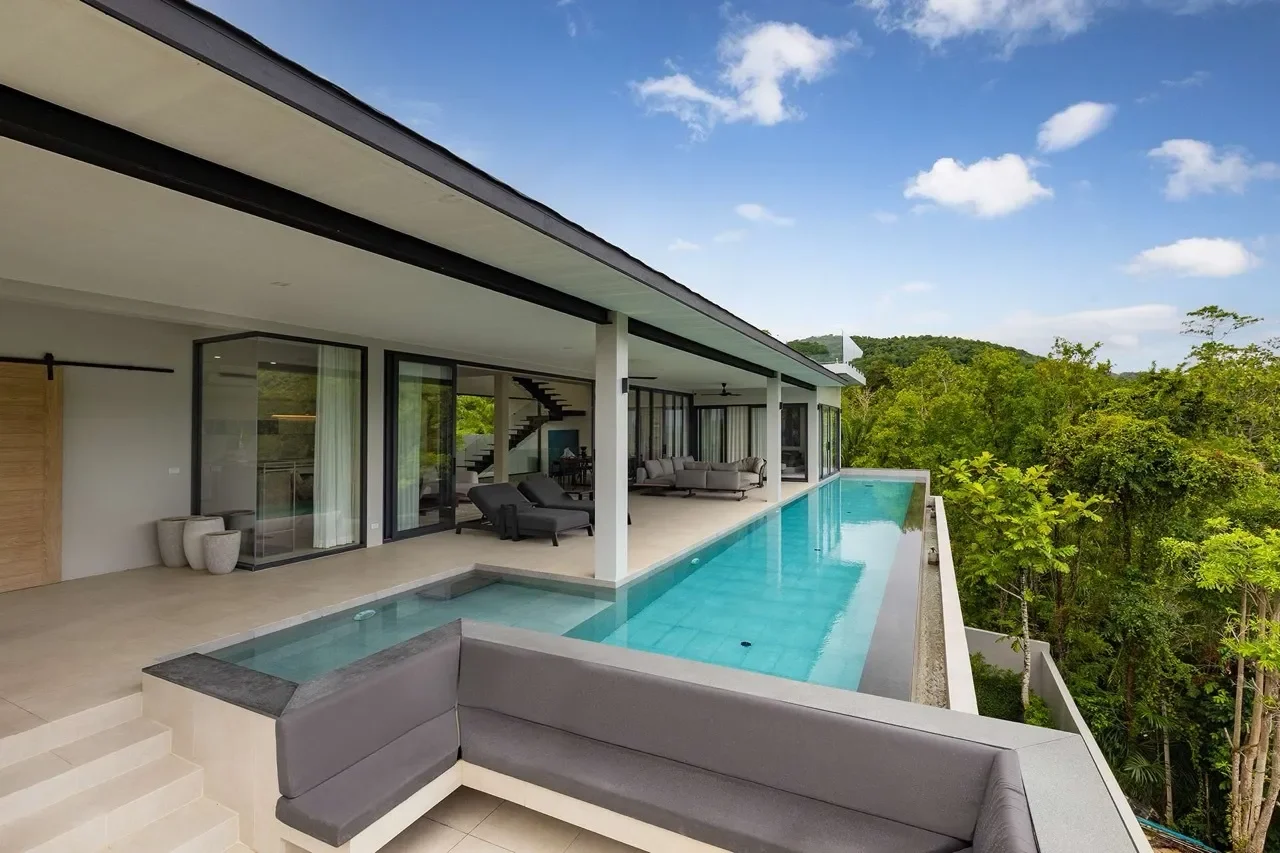 Exterior photo 2