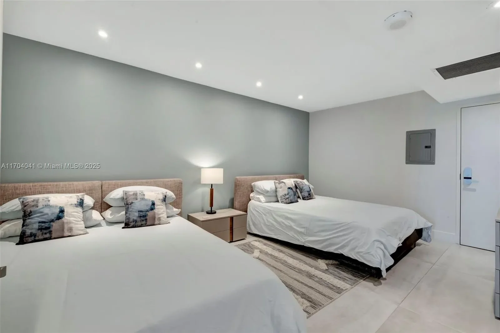 2301 Collins Ave 634/635, Miami Beach, Florida, United States. - Photo 9