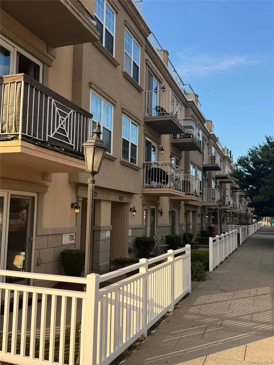 Exterior photo 3