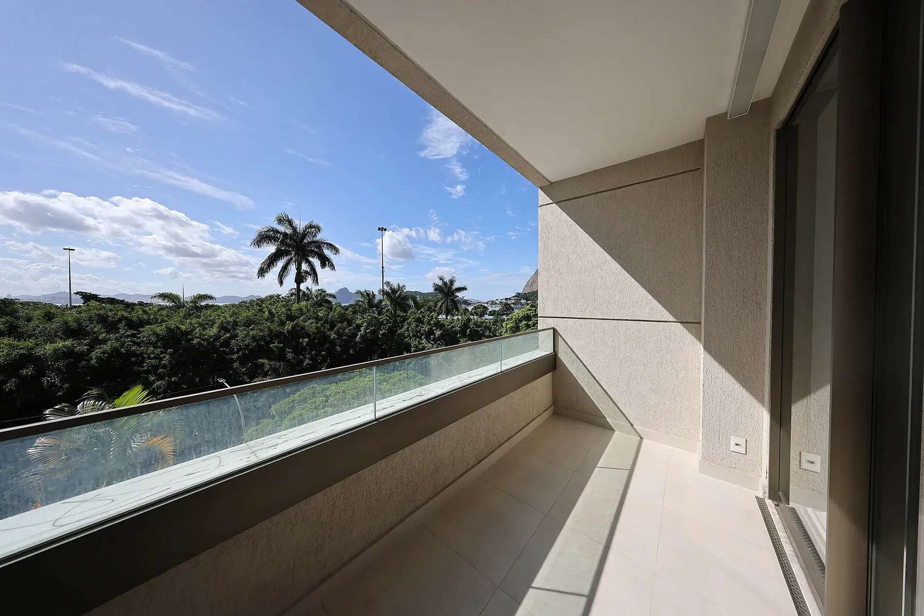Exterior photo 2