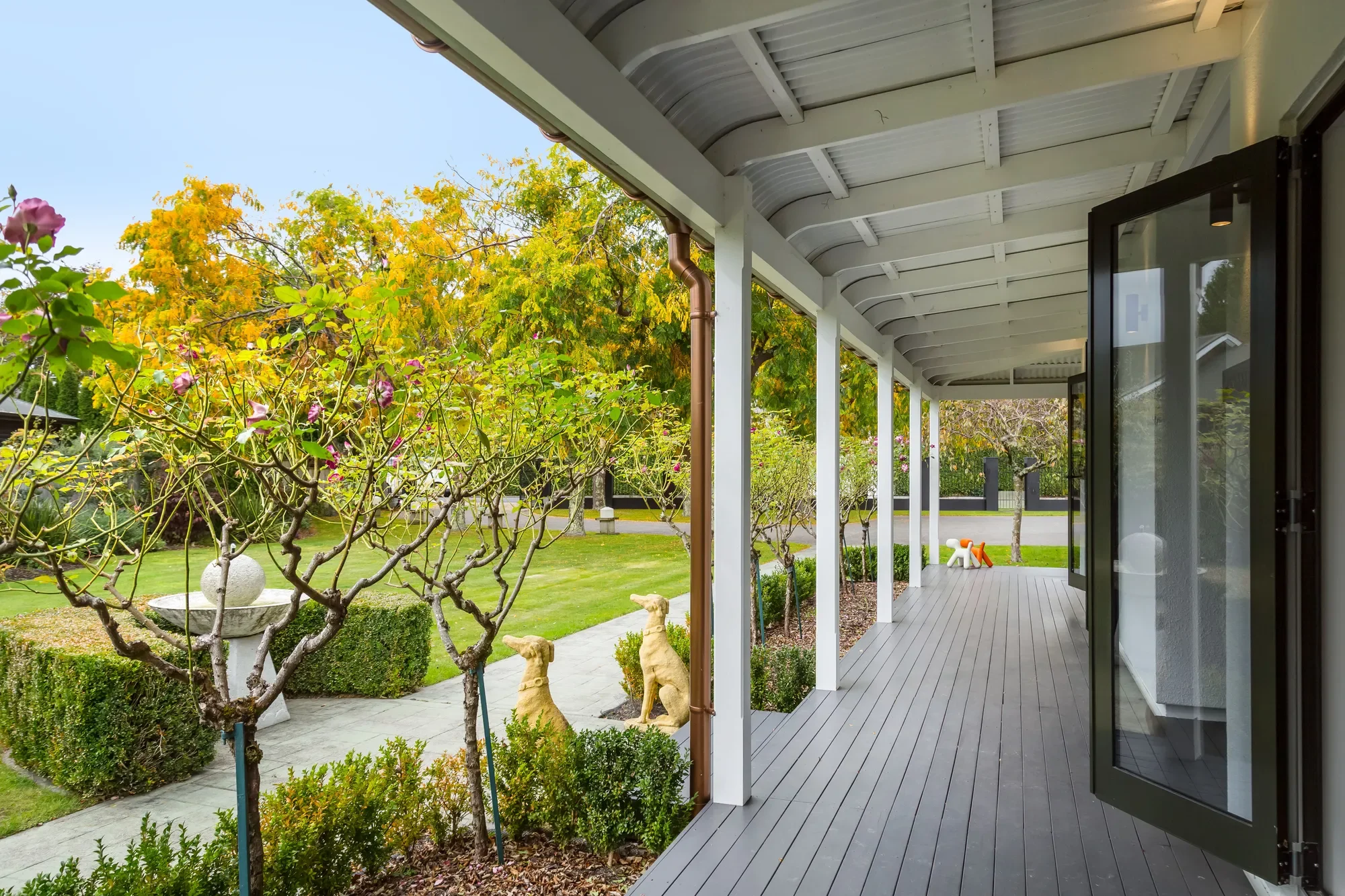 Exterior photo 4