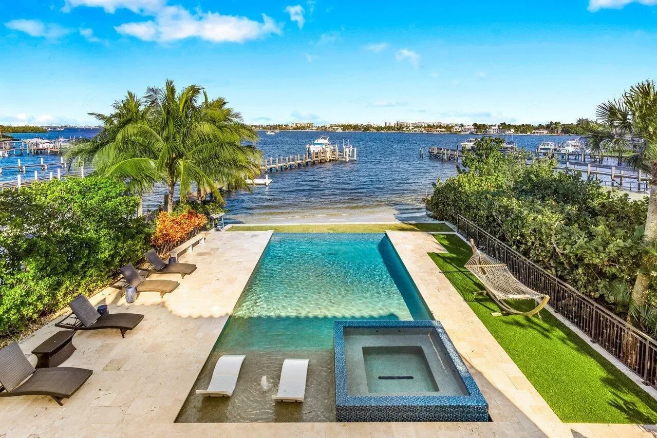 200 N Lake Drive, Lantana, Florida, United States. - Photo 1