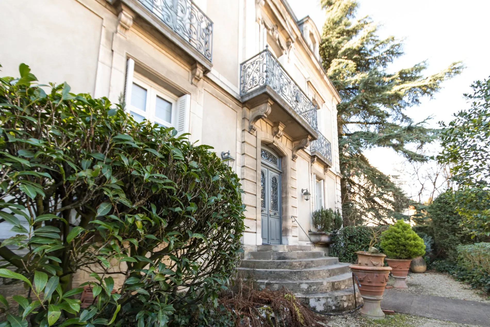 Exterior photo 3