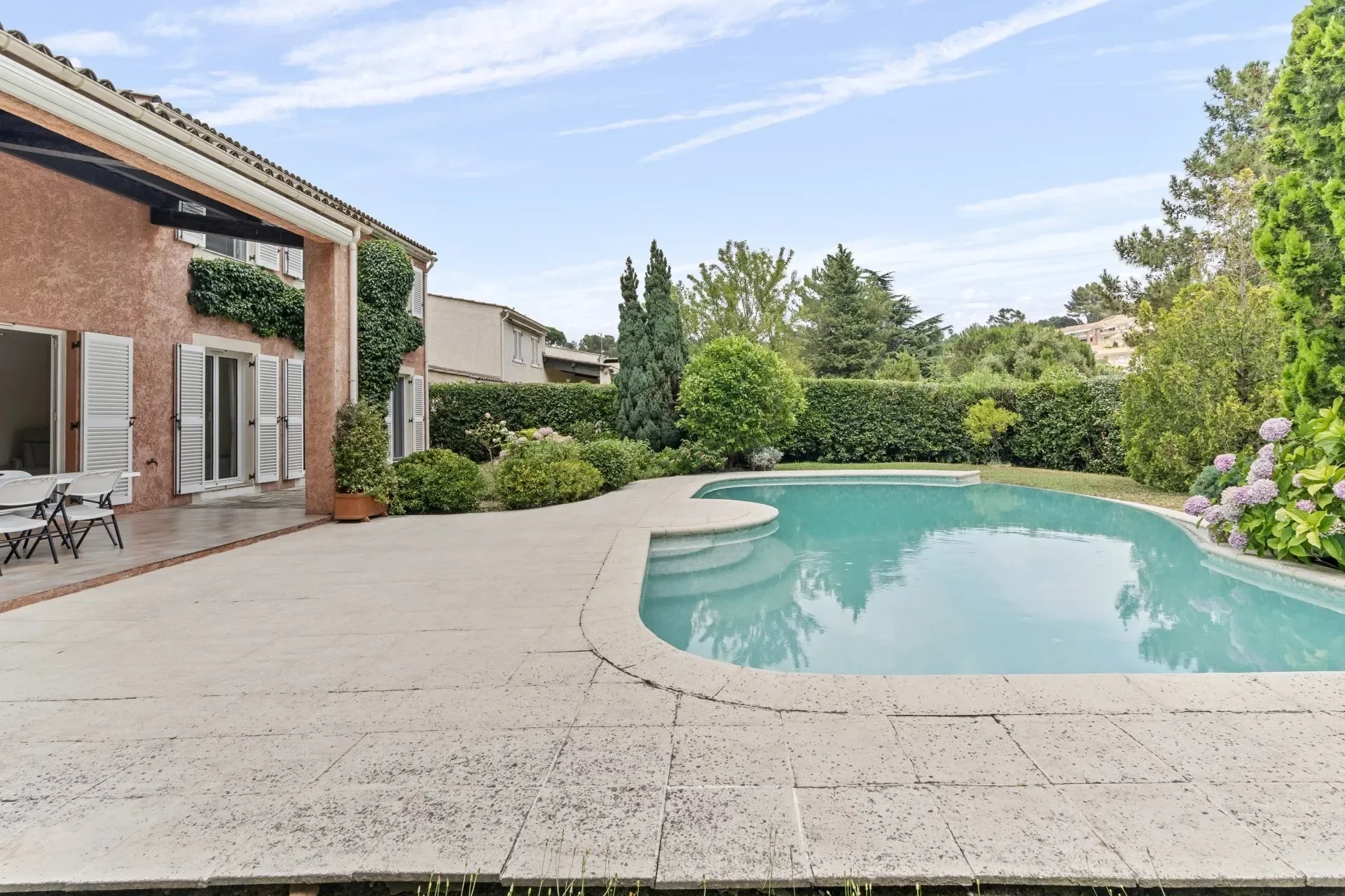 Exterior photo 10