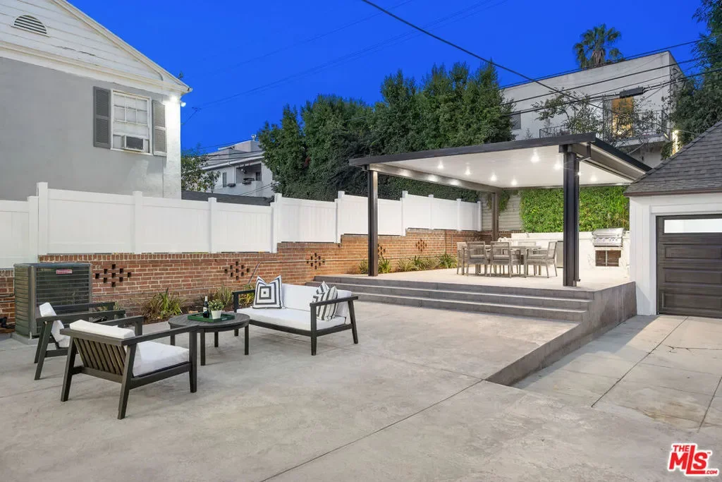 832 S Plymouth Boulevard, Los Angeles, California, United States. - Photo 4