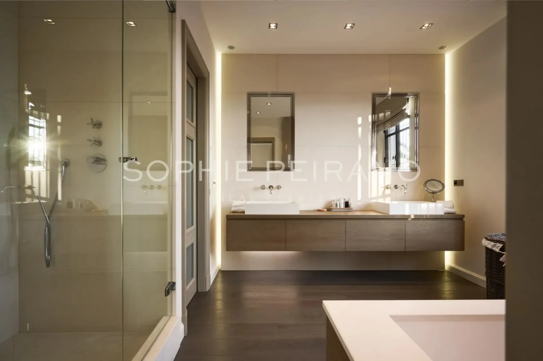 Gallery photo 4