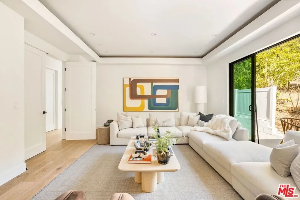 16815 Shileno Place, Los Angeles, California, United States. - Photo 3