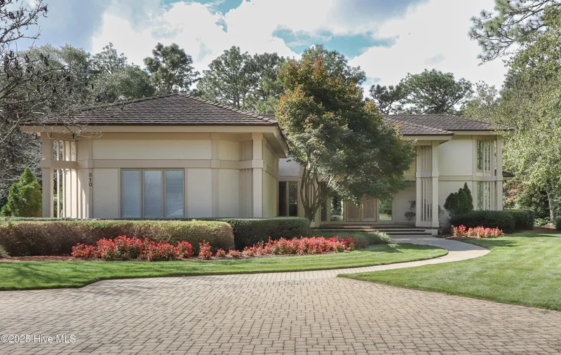 Single Family Residence in Pinehurst
