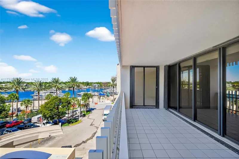 2 Grove Isle Dr B404, Miami, Florida, United States. - Photo 17
