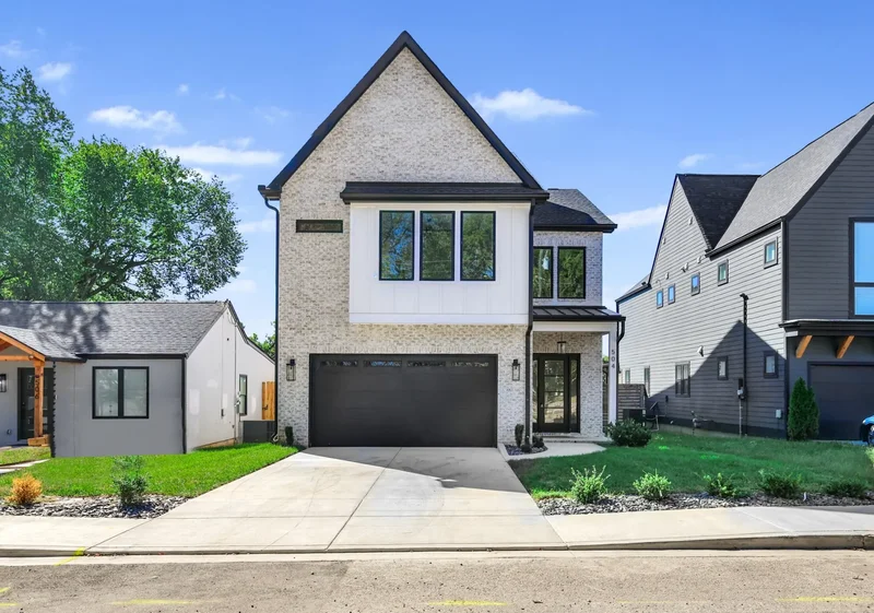 Single Family Residence in Nashville