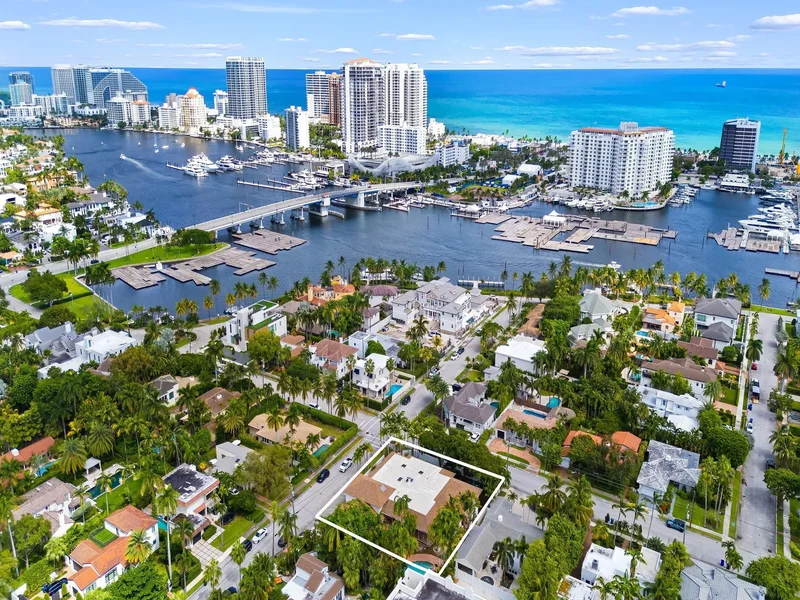 Single Family Residence in Fort Lauderdale