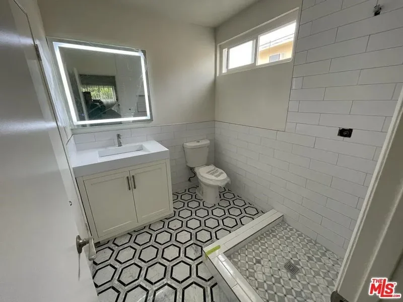 553 N Flores Street, West Hollywood, California, United States. - Photo 53