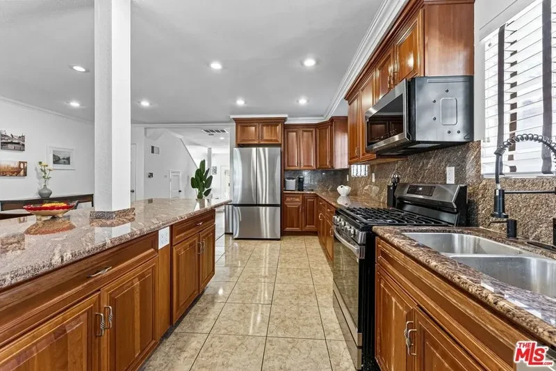 3627 Olympiad Drive, Los Angeles, California, United States. - Photo 9