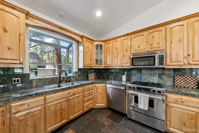 960 San Francisco Avenue, South Lake Tahoe, CA, 96150, USA, South Lake Tahoe, California, United States. - Photo 10