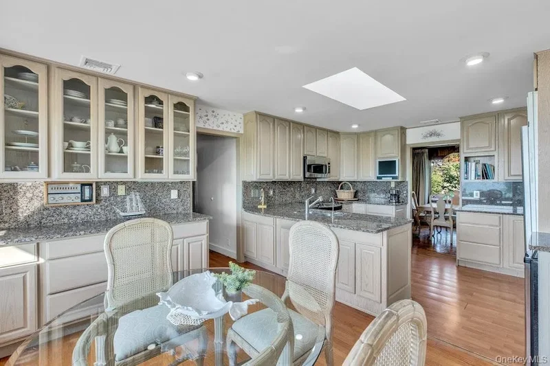 2100 Sound Drive, Greenport West, New York, United States. - Photo 8