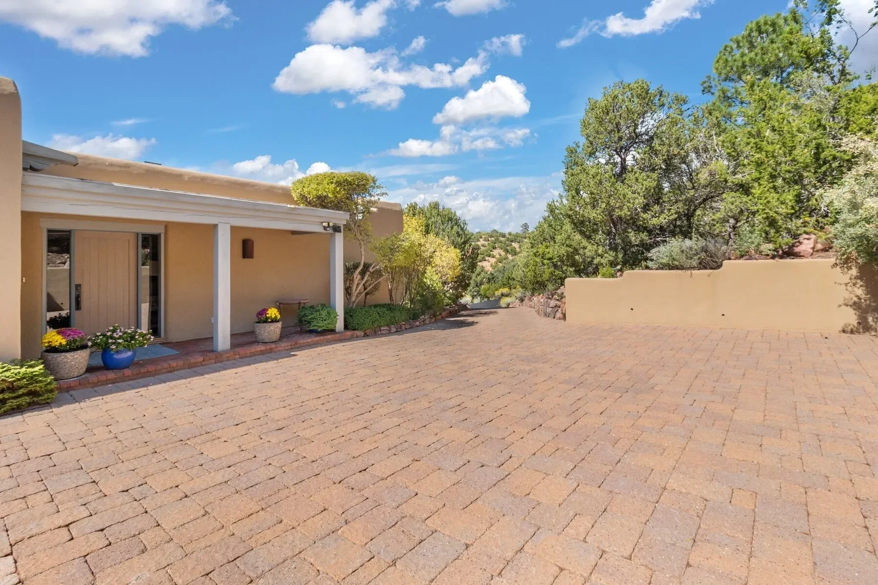 1420 Canada Del Sur, Santa Fe, NM 87501, Santa Fe, New Mexico, United States. - Photo 47