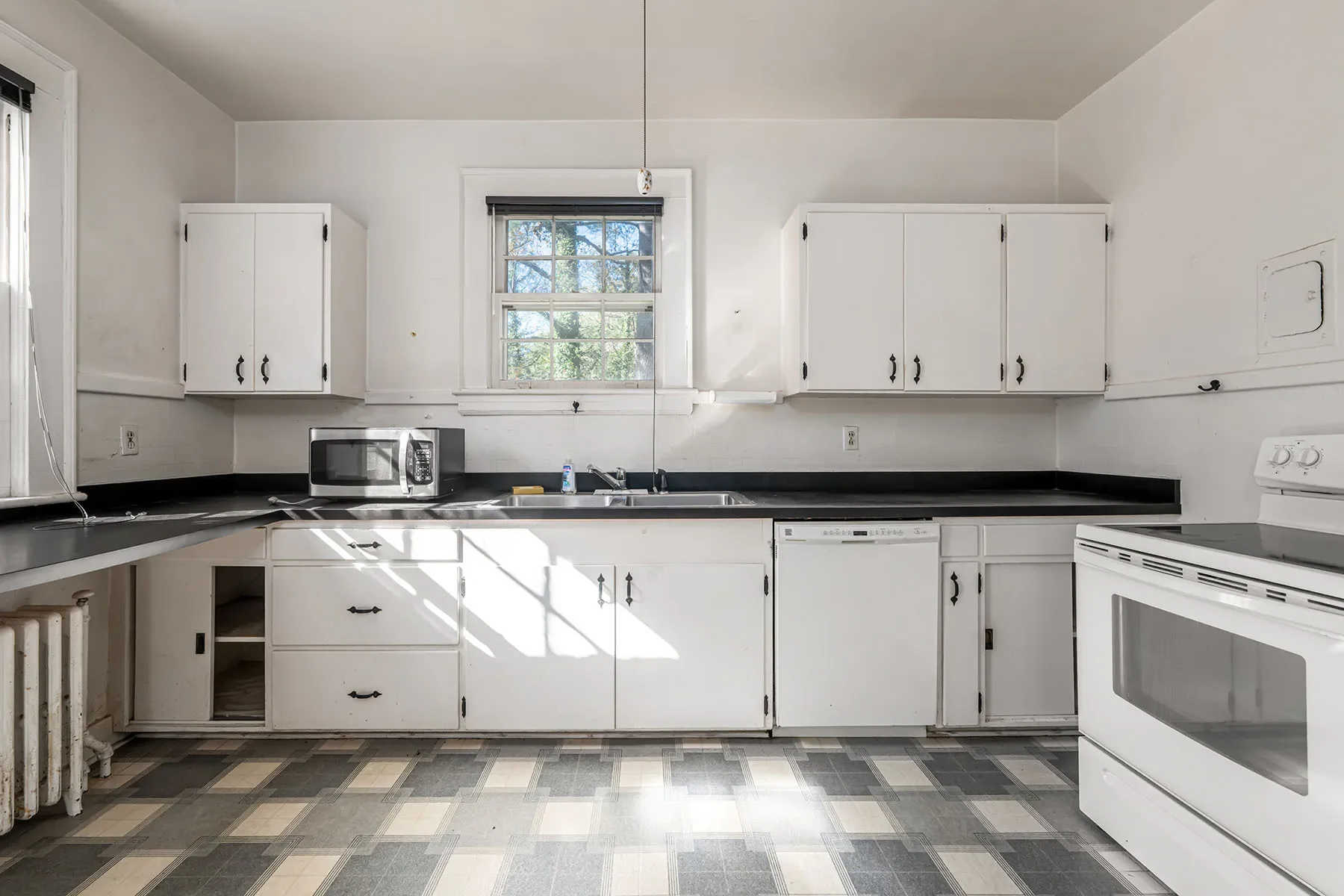 325 Vanderbilt Road, Asheville, NC 28803, Asheville, North Carolina, United States. - Photo 7