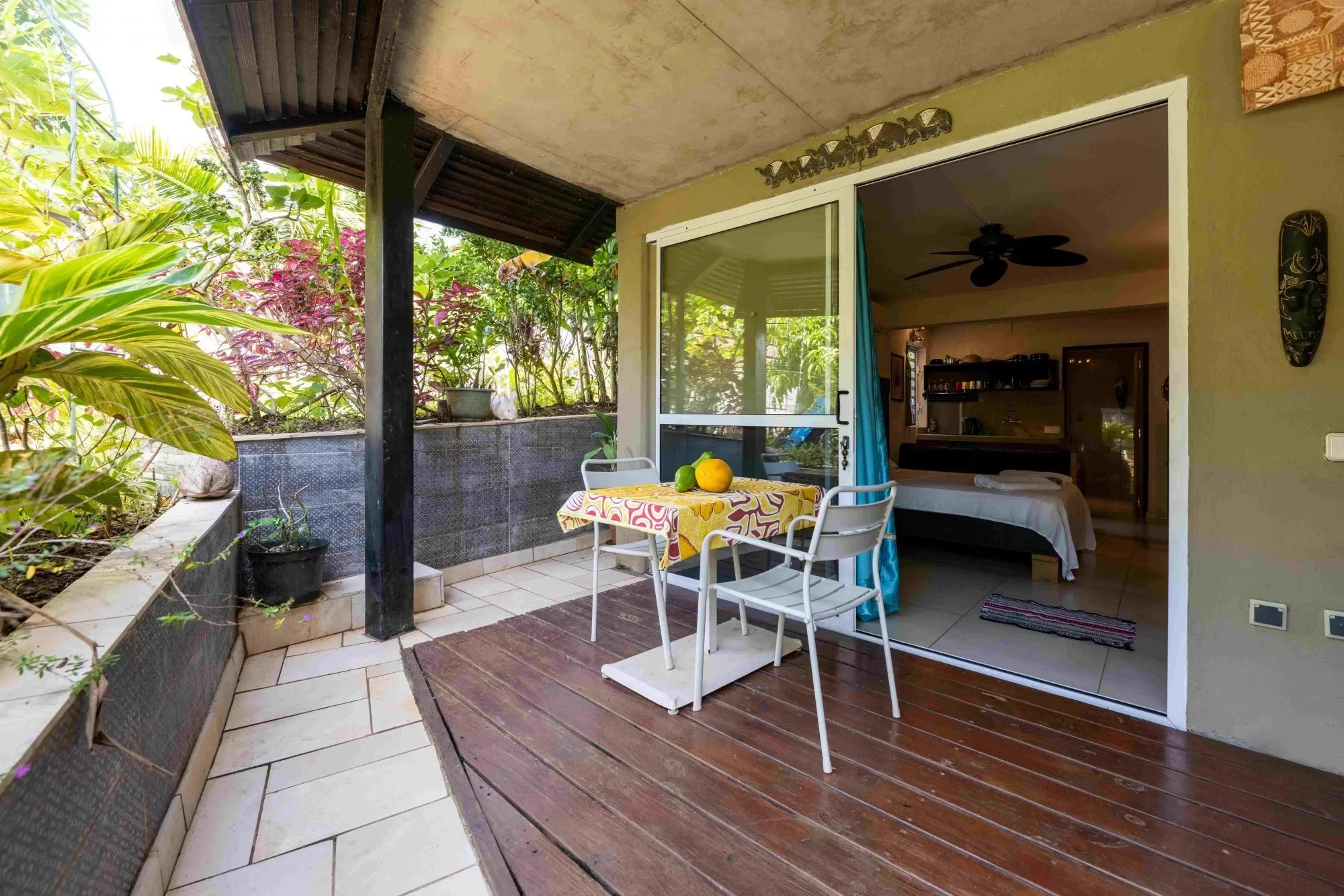 Exterior photo 9