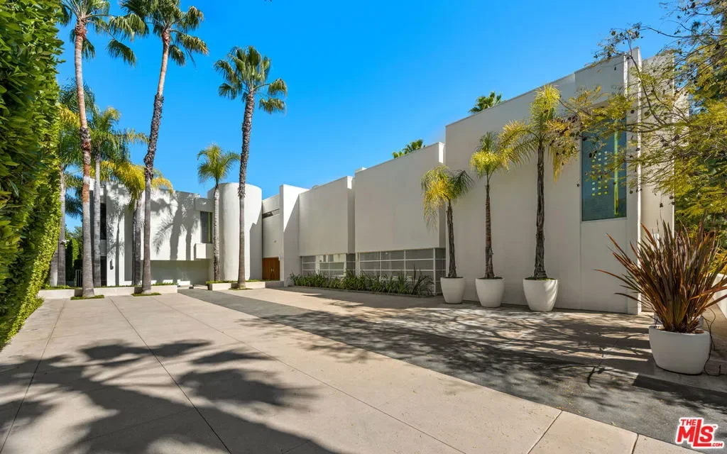 300 N San Rafael Avenue, Altadena, California, United States. - Photo 10
