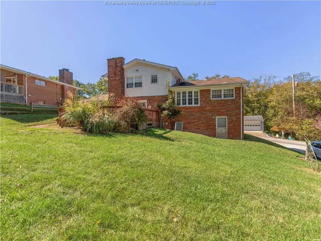 822 Whispering Way, South Charleston, WV 25303, Charleston, West Virginia, United States. - Photo 7
