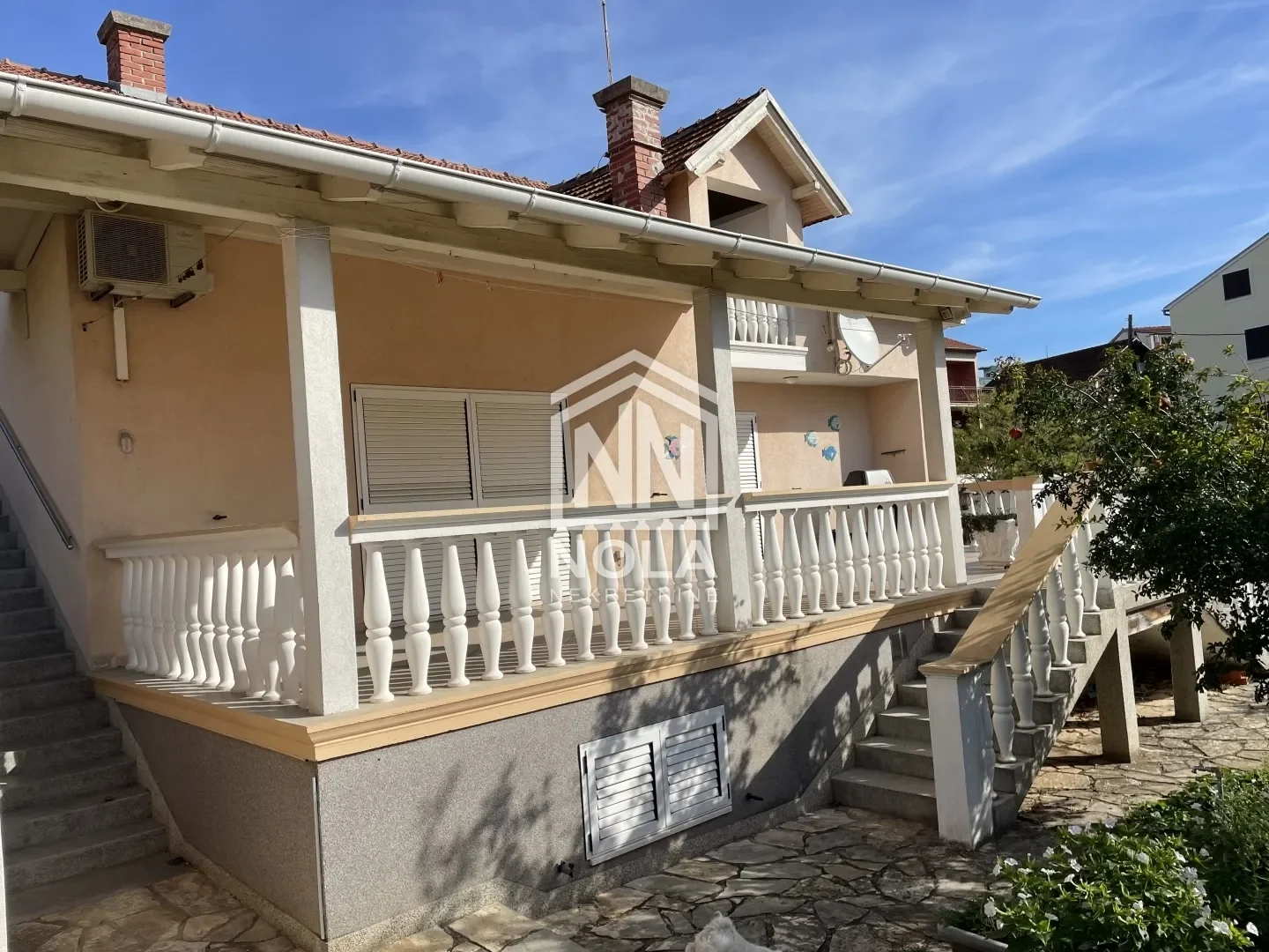 Exterior photo 3
