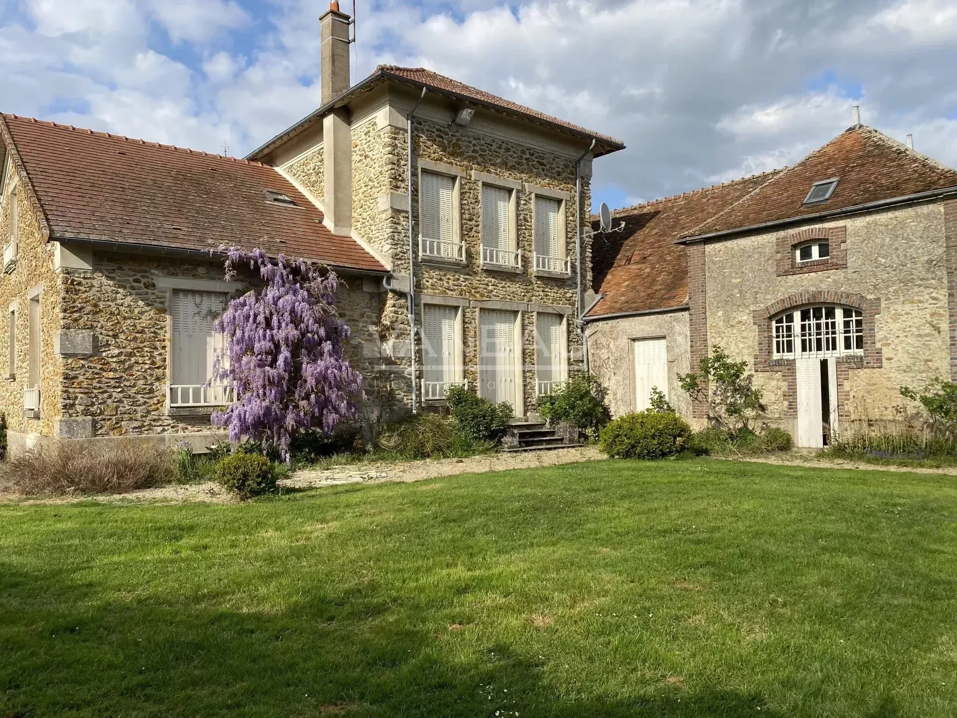 Exterior photo 6