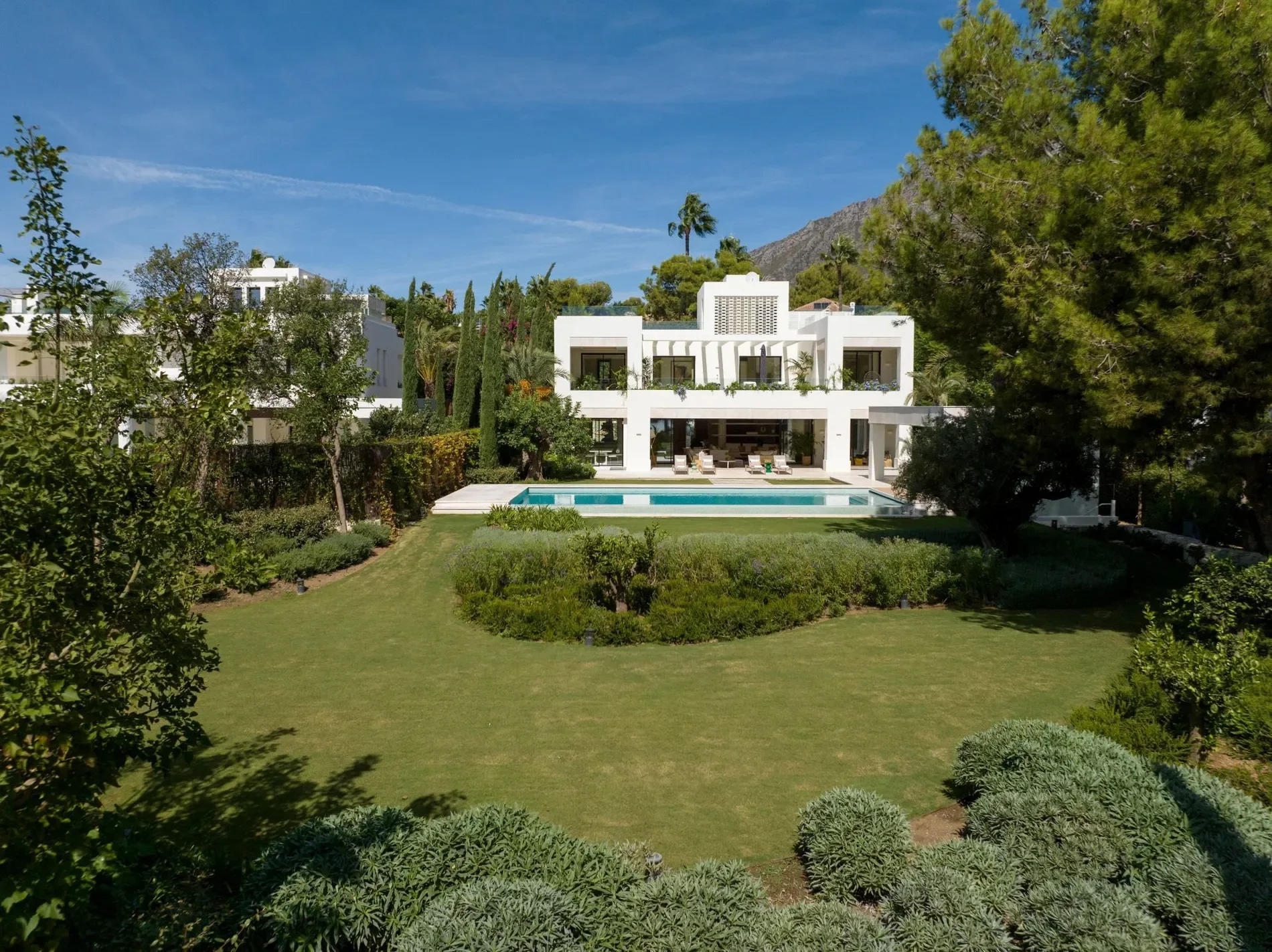 Exterior photo 3