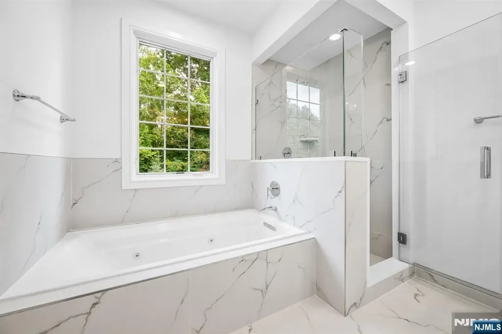 11 Gabriel Court #11, Paramus, New Jersey, United States. - Photo 20