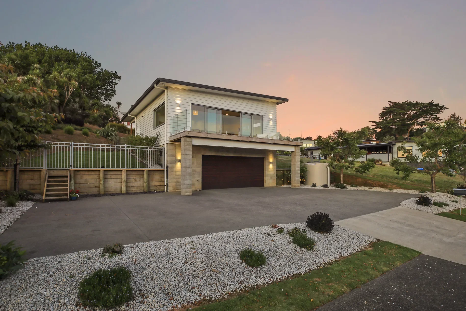 Exterior photo 2