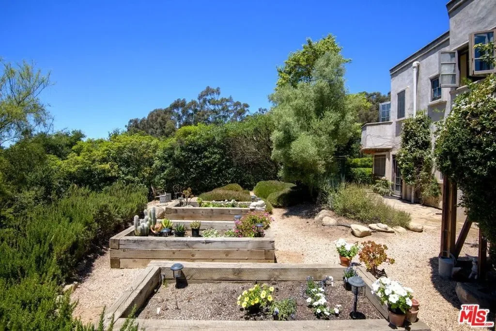 2899 Hidden Valley Lane, Montecito, California, United States. - Photo 18