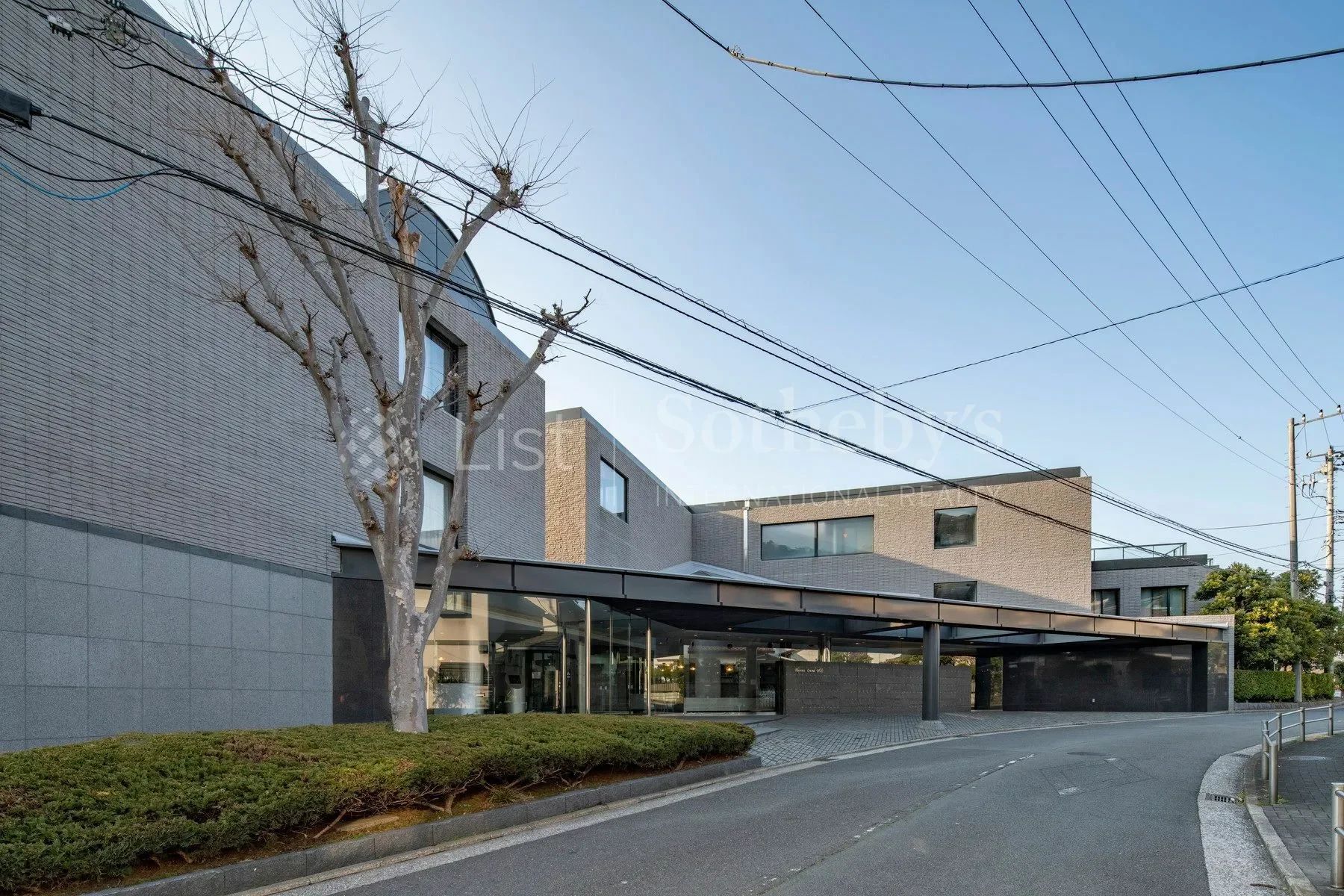Exterior photo 3