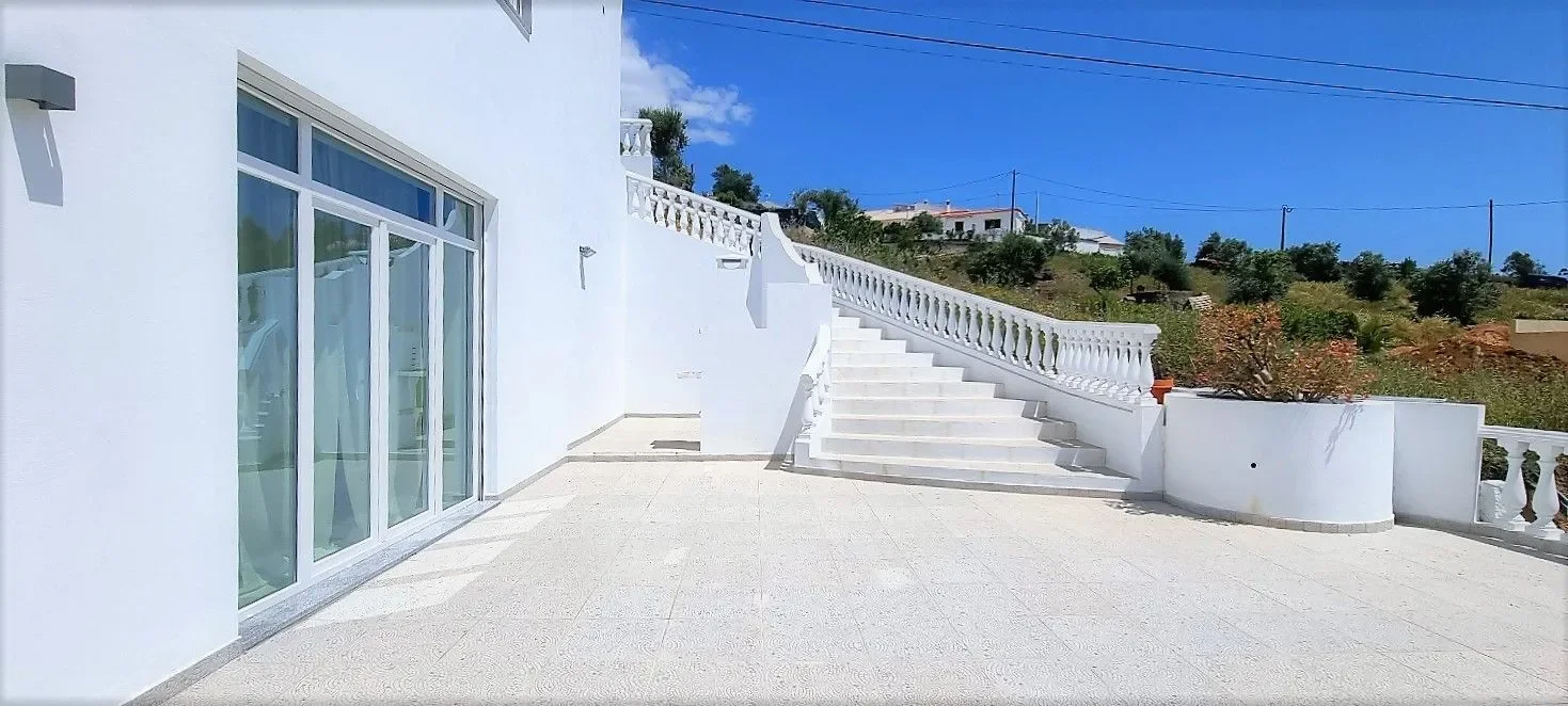 Exterior photo 6