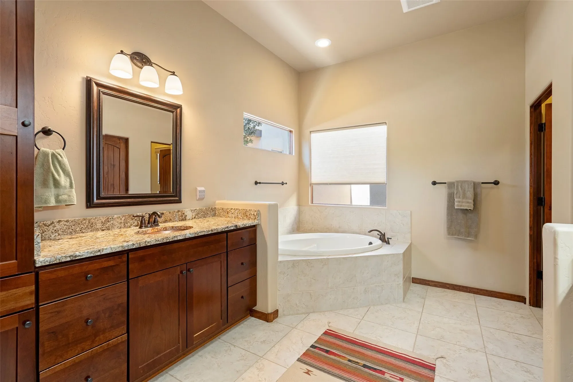 9 E Avenida Sebastian, Santa Fe, NM 87506, Santa Fe, New Mexico, United States. - Photo 11