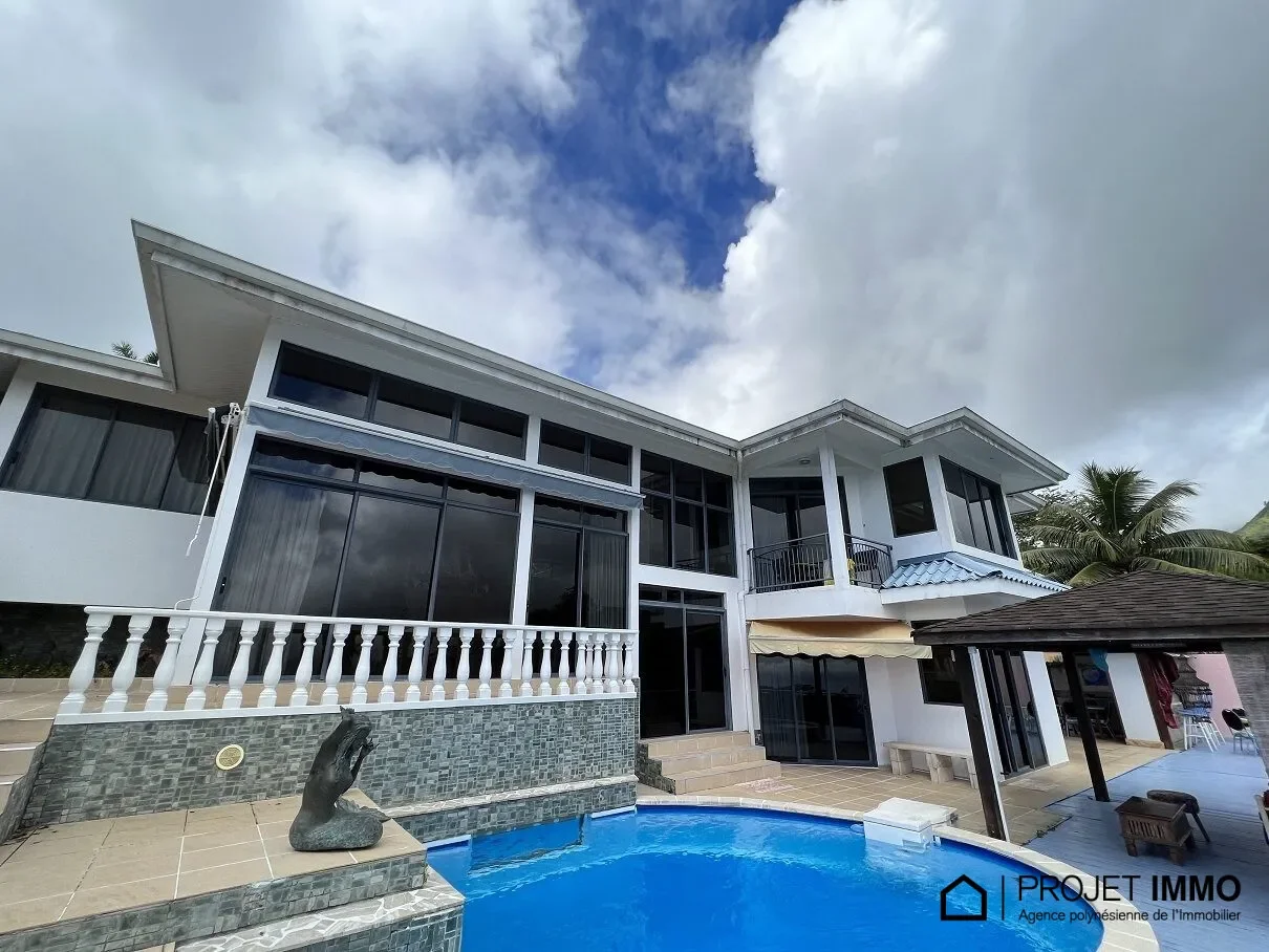 Exterior photo 5