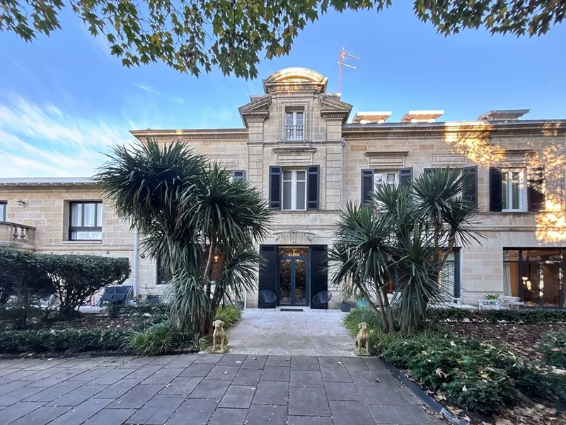 BORDEAUX CITY PRESTIGIOUS PROPERTY