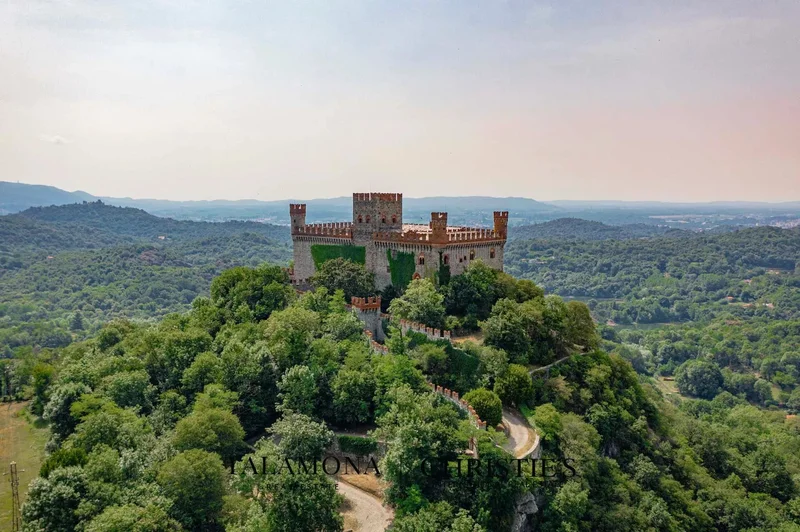 Montalto Dora, Italy. - Photo 41
