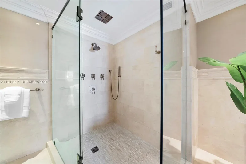 808 Brickell Key Dr 1802, Miami, Florida, United States. - Photo 25