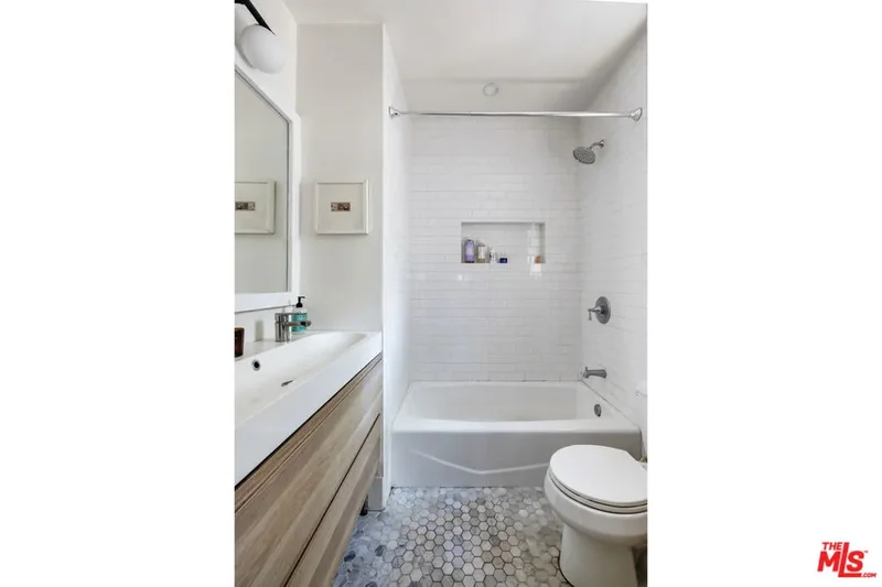 1644 Maltman Avenue, Los Angeles, California, United States. - Photo 12