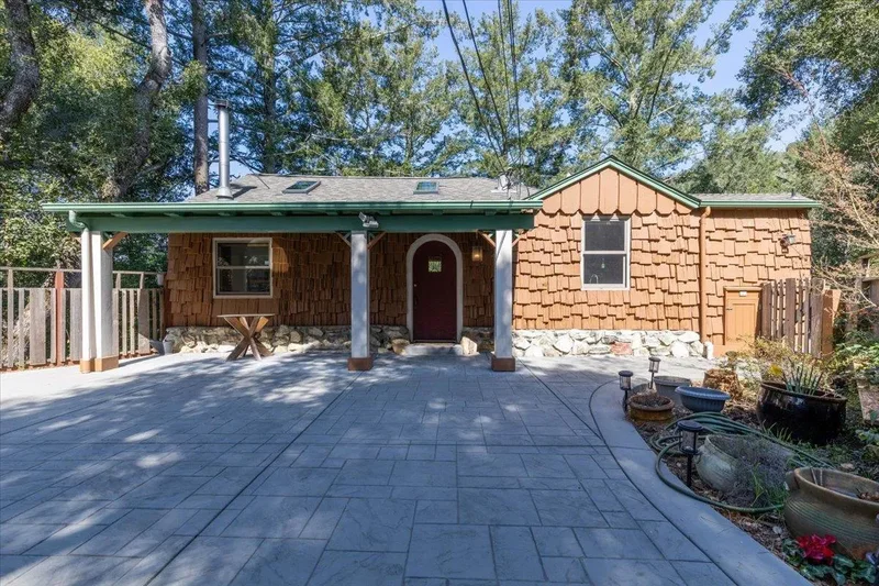 Single Family Residence in Los Gatos