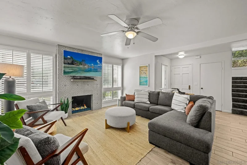 1074 Isabella Avenue, Coronado, California, United States. - Photo 12