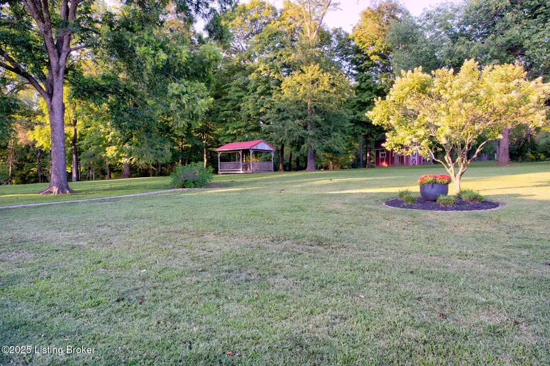 3519 Chenoweth Run Rd, Louisville, KY 40299, Watterson Park, Kentucky, United States. - Photo 28
